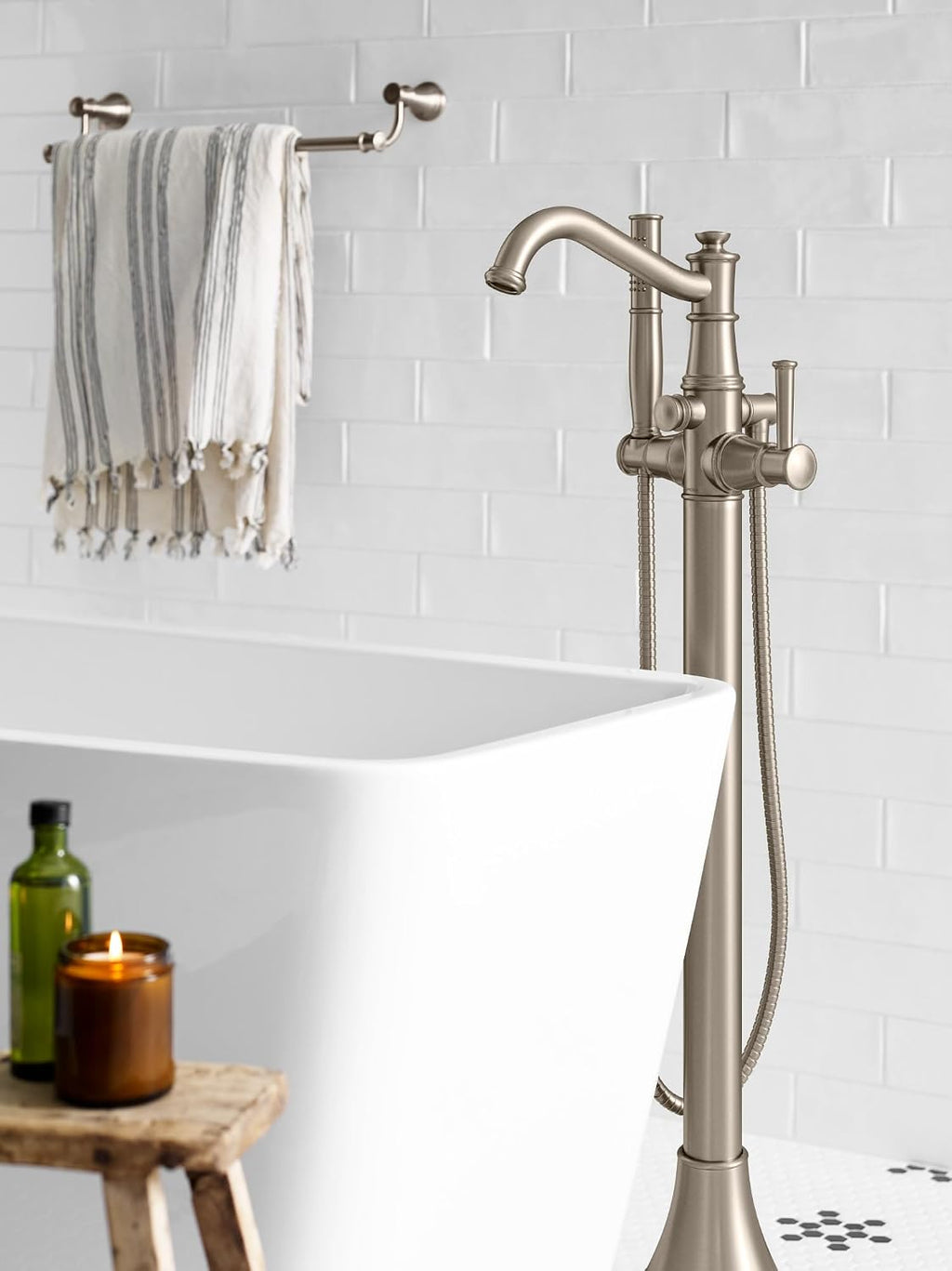 Moen 9025ORB Belfield One-Handle Freestanding Floor Mount Tub Filler with Handshower, Oil Rubbed Bronze