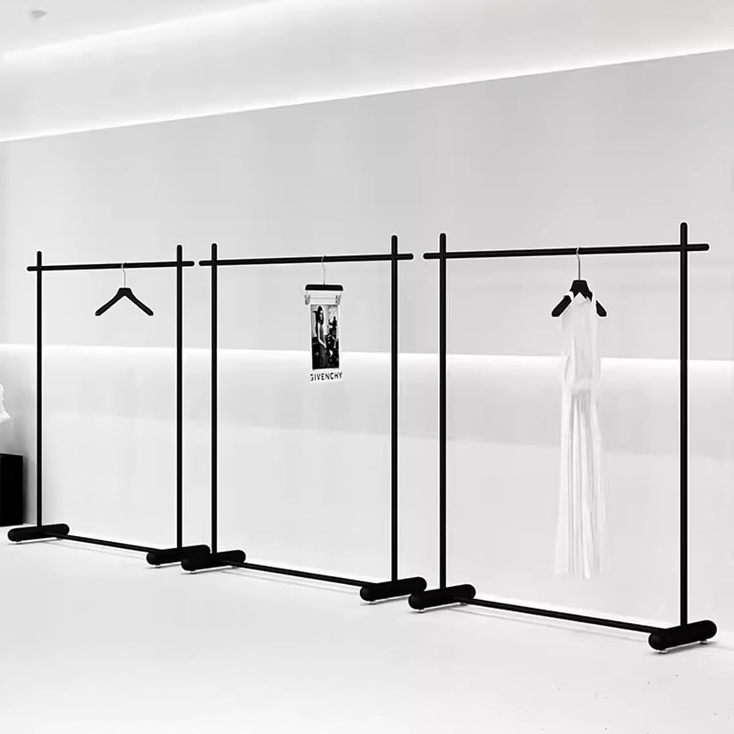 Heavy duty Garment rack Modern Black Wrought Iron Clothing Rack For Hanging And Display Clothes Freestanding Coat Rack For Bedrooms And Boutiques Commercial Metal Clothes Rail Easy To Assemble ( 150X