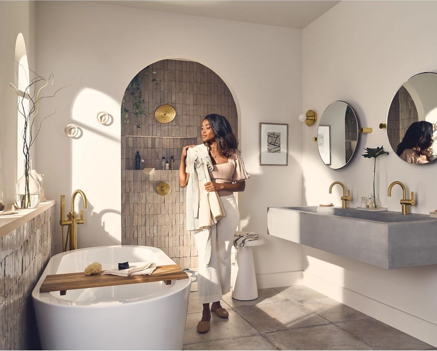 Cia 615BN One Handle Freestanding Floor Mount Tub Filler with Handshower