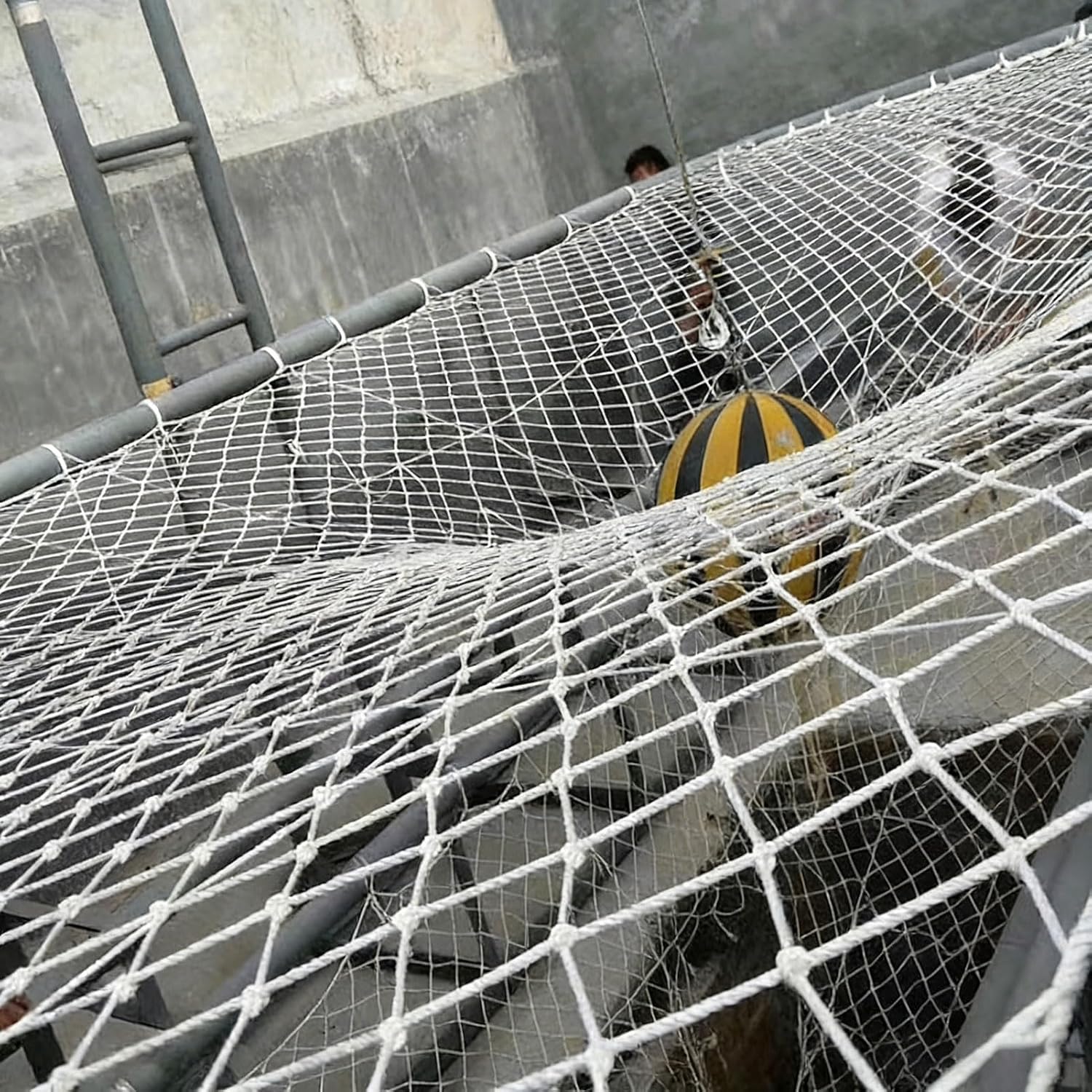 Basketball Rebounder Net Yard Guard, Outdoor Basketball Net Catcher Backstop for Shooting Practice, Stairs Balcony Railings Protection Safety Rope Netting